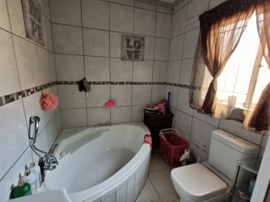 3 Bedroom Property for Sale in Protea Park North West